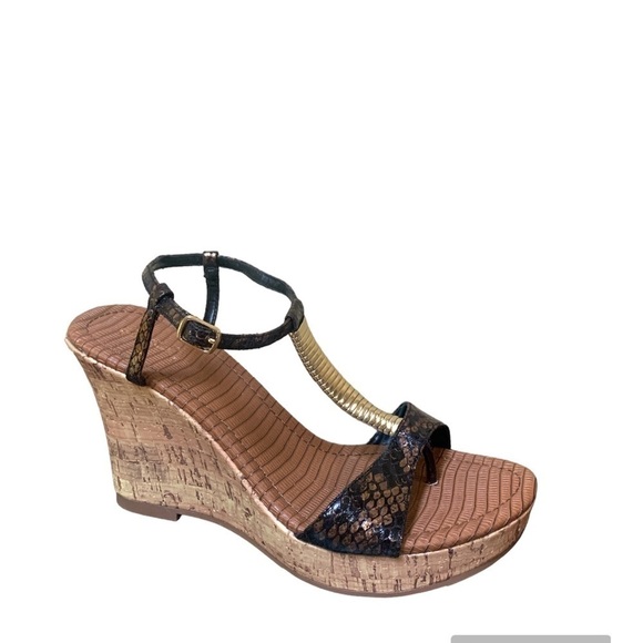 NEW Quipid Gold Strappy Wedge Sandals - Picture 11 of 11